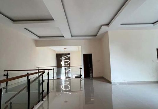 Rumah Mewah Luas Kolam Renang dekat RSA UGM