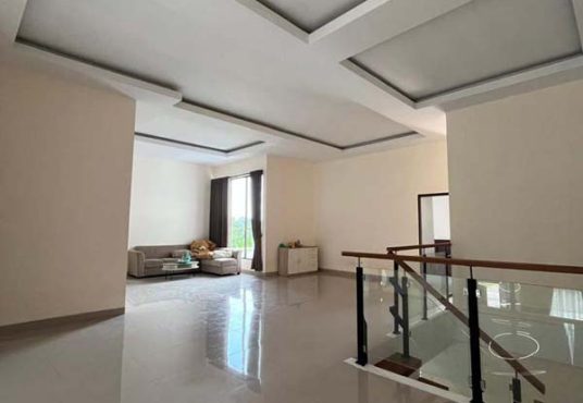 Rumah Mewah Luas Kolam Renang dekat RSA UGM