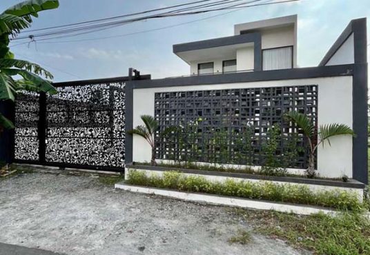 Rumah Mewah Luas Kolam Renang dekat RSA UGM