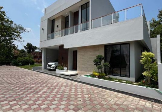 Rumah Mewah 2 Lantai Exclusive dalam Cluster dekat Kantor Pemda Wates