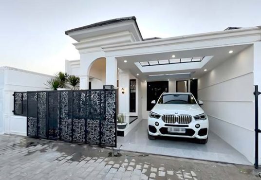 Rumah American Classic Purwomnartani