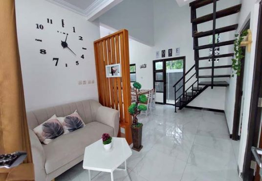 Disewakan Rumah 2 Lantai Mezanin Semi Furnished dekat Kampus UMY