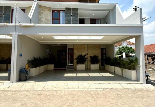 RUMAH MEWAH 2 LANTAI FULL FURNISHED Dalam Cluster Eksklusif di Dalam Ringroad Gedongkuning
