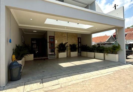 RUMAH MEWAH 2 LANTAI FULL FURNISHED Dalam Cluster Eksklusif di Dalam Ringroad Gedongkuning