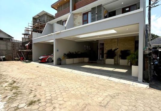 RUMAH MEWAH 2 LANTAI FULL FURNISHED Dalam Cluster Eksklusif di Dalam Ringroad Gedongkuning