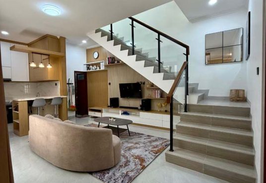 RUMAH MEWAH 2 LANTAI FULL FURNISHED Dalam Cluster Eksklusif di Dalam Ringroad Gedongkuning
