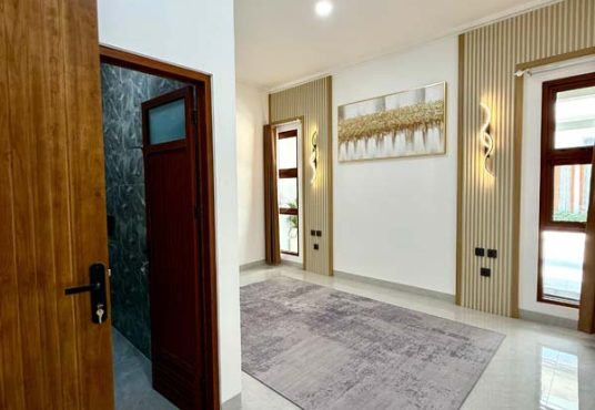 RUMAH MEWAH 2 LANTAI FULL FURNISHED Dalam Cluster Eksklusif di Dalam Ringroad Gedongkuning
