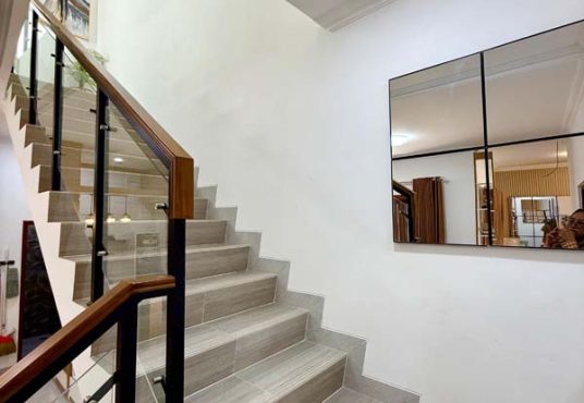 RUMAH MEWAH 2 LANTAI FULL FURNISHED Dalam Cluster Eksklusif di Dalam Ringroad Gedongkuning