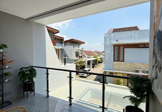 RUMAH MEWAH 2 LANTAI FULL FURNISHED Dalam Cluster Eksklusif di Dalam Ringroad Gedongkuning