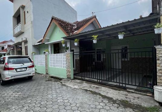 RUMAH CANTIK KEKINIAN FULL FURNISHED DALAM PERUMAHAN BANGUNTAPAN ASRI