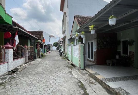RUMAH CANTIK KEKINIAN FULL FURNISHED DALAM PERUMAHAN BANGUNTAPAN ASRI