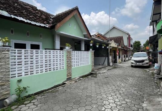 RUMAH CANTIK KEKINIAN FULL FURNISHED DALAM PERUMAHAN BANGUNTAPAN ASRI