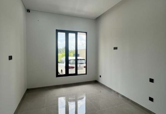 Rumah Limasan Tropis Modern dengan Tanah Luas di Jakal Km 10