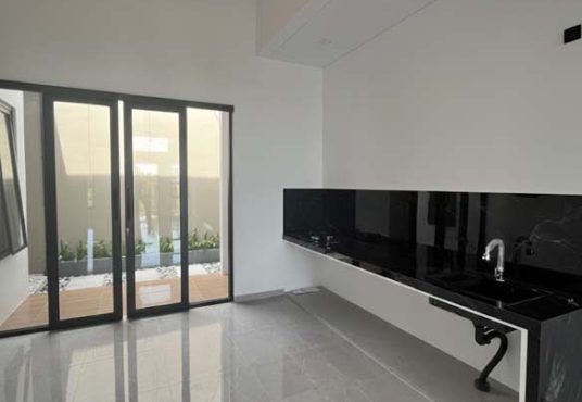 Rumah Limasan Tropis Modern dengan Tanah Luas di Jakal Km 10