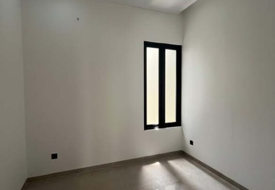 Rumah Limasan Tropis Modern dengan Tanah Luas di Jakal Km 10