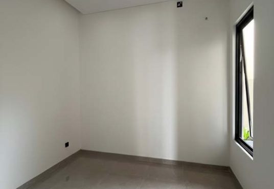 Rumah Limasan Tropis Modern dengan Tanah Luas di Jakal Km 10