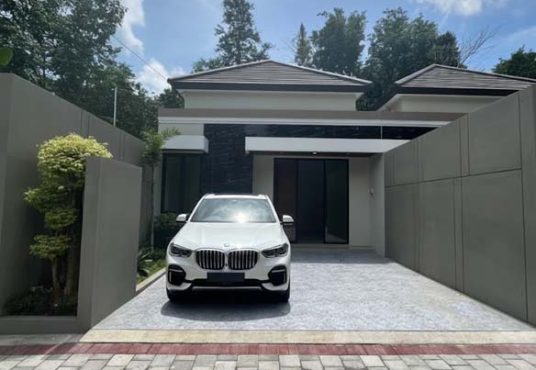 Rumah Mewah Siap Huni Modern Kekinian Tata Ruang Lega Strategis Dekat Kampus UII