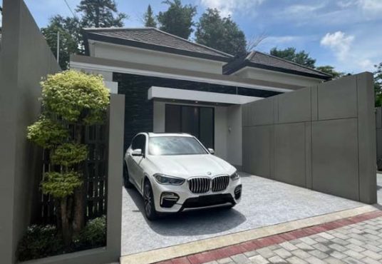 Rumah Mewah Siap Huni Modern Kekinian Tata Ruang Lega Strategis Dekat Kampus UII