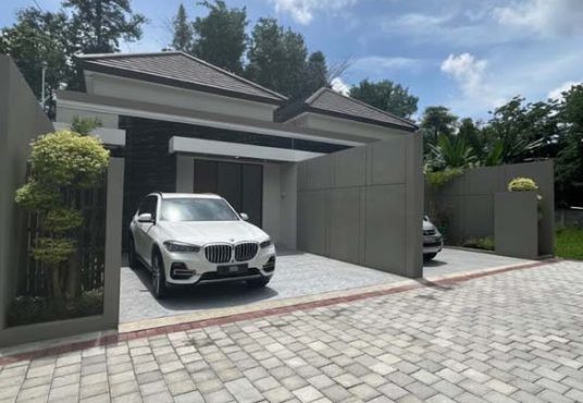 Rumah Mewah Siap Huni Modern Kekinian Tata Ruang Lega Strategis Dekat Kampus UII
