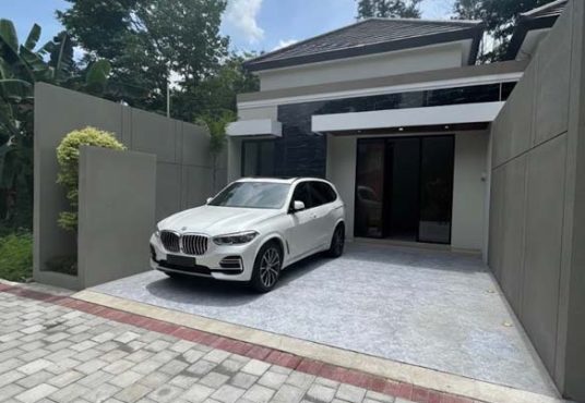 Rumah Mewah Siap Huni Modern Kekinian Tata Ruang Lega Strategis Dekat Kampus UII