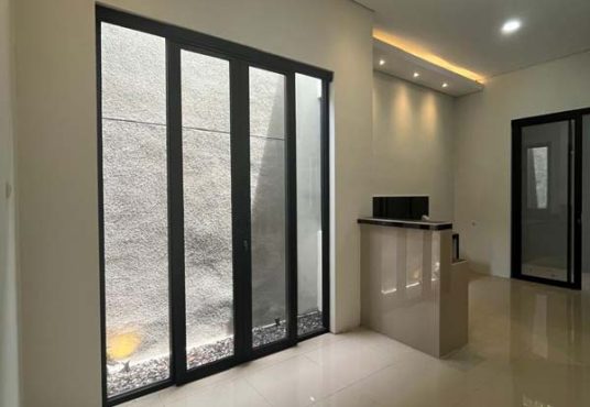 Rumah Mewah Siap Huni Modern Kekinian Tata Ruang Lega Strategis Dekat Kampus UII