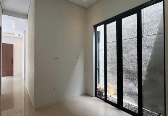Rumah Mewah Siap Huni Modern Kekinian Tata Ruang Lega Strategis Dekat Kampus UII