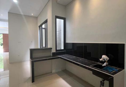 Rumah Mewah Siap Huni Modern Kekinian Tata Ruang Lega Strategis Dekat Kampus UII