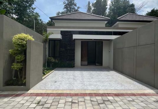 Rumah Mewah Siap Huni Modern Kekinian Tata Ruang Lega Strategis Dekat Kampus UII