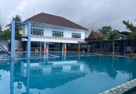 Dijual Rumah Luas dengan Kolam Renang Umum Cocok untuk Villa Hunian & Investasi Liburan