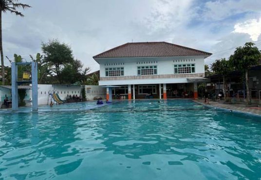 Dijual Rumah Luas dengan Kolam Renang Umum Cocok untuk Villa Hunian & Investasi Liburan