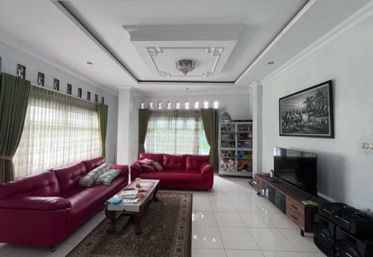 Dijual Rumah Luas dengan Kolam Renang Umum Cocok untuk Villa Hunian & Investasi Liburan