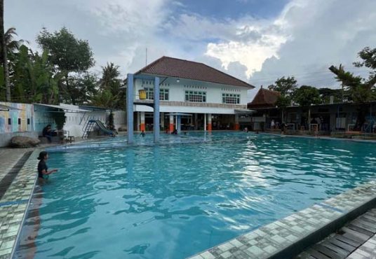 Dijual Rumah Luas dengan Kolam Renang Umum Cocok untuk Villa Hunian & Investasi Liburan