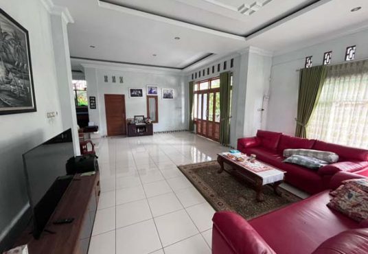 Dijual Rumah Luas dengan Kolam Renang Umum Cocok untuk Villa Hunian & Investasi Liburan