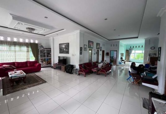 Dijual Rumah Luas dengan Kolam Renang Umum Cocok untuk Villa Hunian & Investasi Liburan