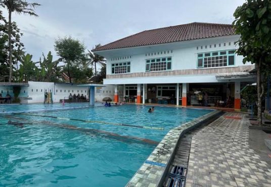 Dijual Rumah Luas dengan Kolam Renang Umum Cocok untuk Villa Hunian & Investasi Liburan