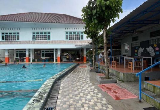 Dijual Rumah Luas dengan Kolam Renang Umum Cocok untuk Villa Hunian & Investasi Liburan