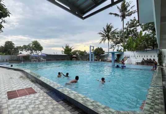 Dijual Rumah Luas dengan Kolam Renang Umum Cocok untuk Villa Hunian & Investasi Liburan