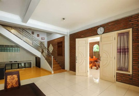 Dijual Rumah Luas dengan Kolam Renang Umum Cocok untuk Villa Hunian & Investasi Liburan