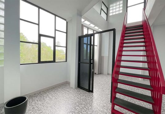 Dijual Rumah Luas dengan Kolam Renang Umum Cocok untuk Villa Hunian & Investasi Liburan