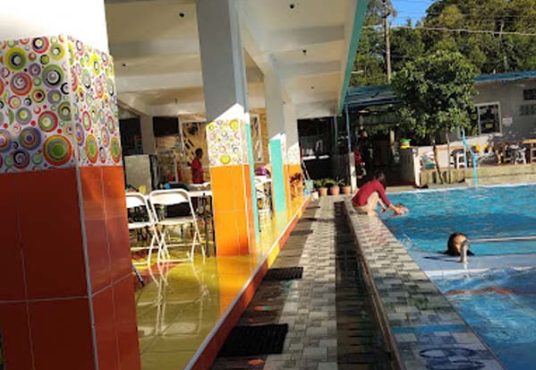 Dijual Rumah Luas dengan Kolam Renang Umum Cocok untuk Villa Hunian & Investasi Liburan