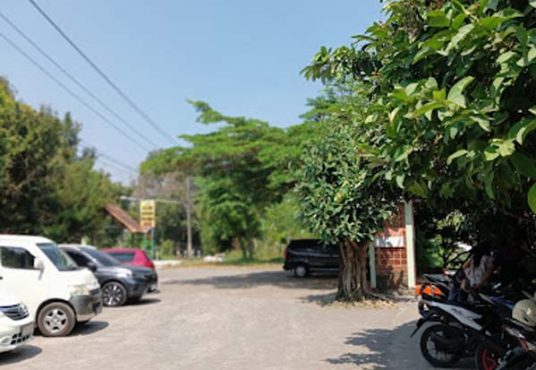 Dijual Rumah Luas dengan Kolam Renang Umum Cocok untuk Villa Hunian & Investasi Liburan