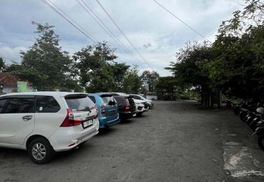 Dijual Rumah Luas dengan Kolam Renang Umum Cocok untuk Villa Hunian & Investasi Liburan