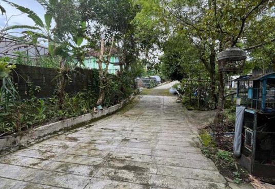 Dijual Rumah Luas dengan Kolam Renang Umum Cocok untuk Villa Hunian & Investasi Liburan
