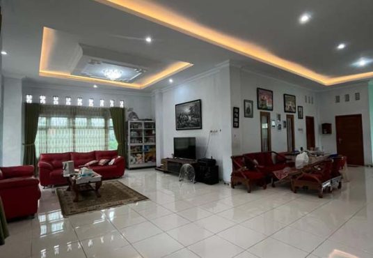 Dijual Rumah Luas dengan Kolam Renang Umum Cocok untuk Villa Hunian & Investasi Liburan