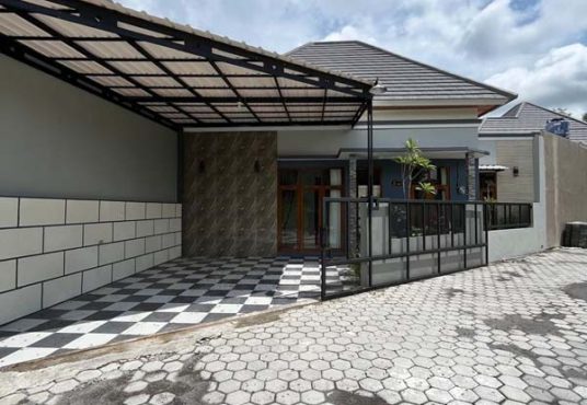 Rumah Limasan Modern Tata Ruang Lega di Jangkang Jakal km 13