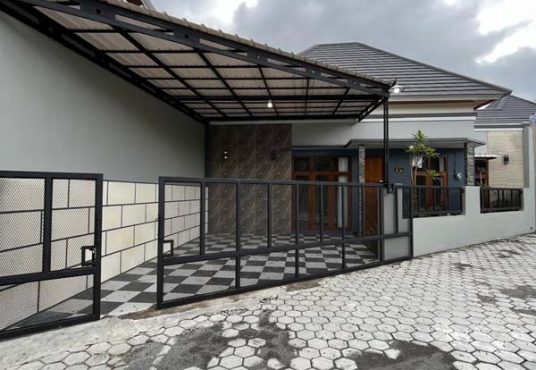 Rumah Limasan Modern Tata Ruang Lega di Jangkang Jakal km 13