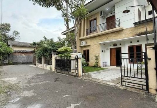 RUMAH CANTIK 2 LANTAI FULL FURNISHED DALAM KOTA UMBULHARJO YOGYAKARTA