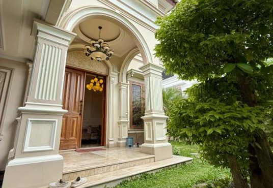 Rumah Villa Mewah Mediteran dekat Tugu Jogja