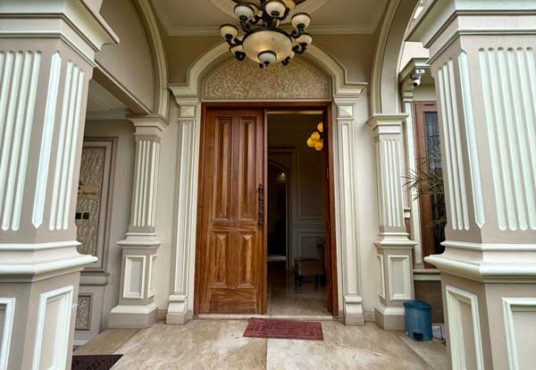 Rumah Villa Mewah Mediteran dekat Tugu Jogja