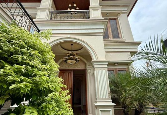 Rumah Villa Mewah Mediteran dekat Tugu Jogja